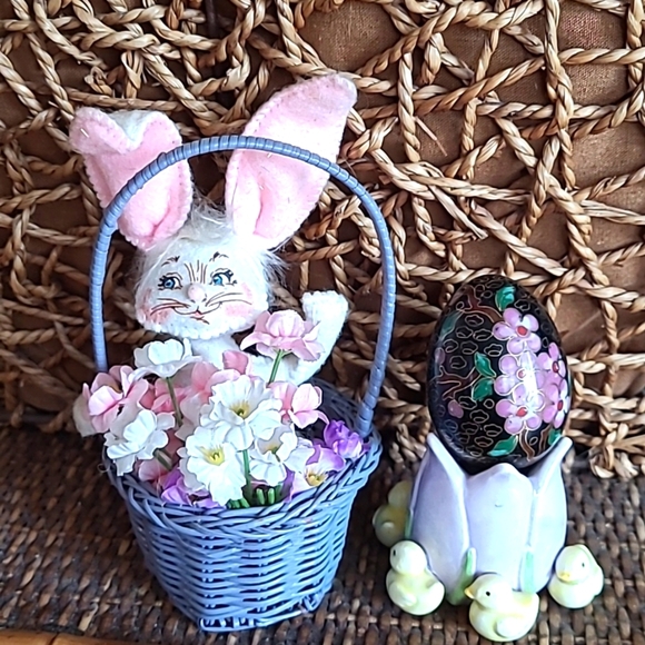 Vintage Chinese cloisonné enamel egg Wth Analee EASTER BUNNY!! - Picture 1 of 6